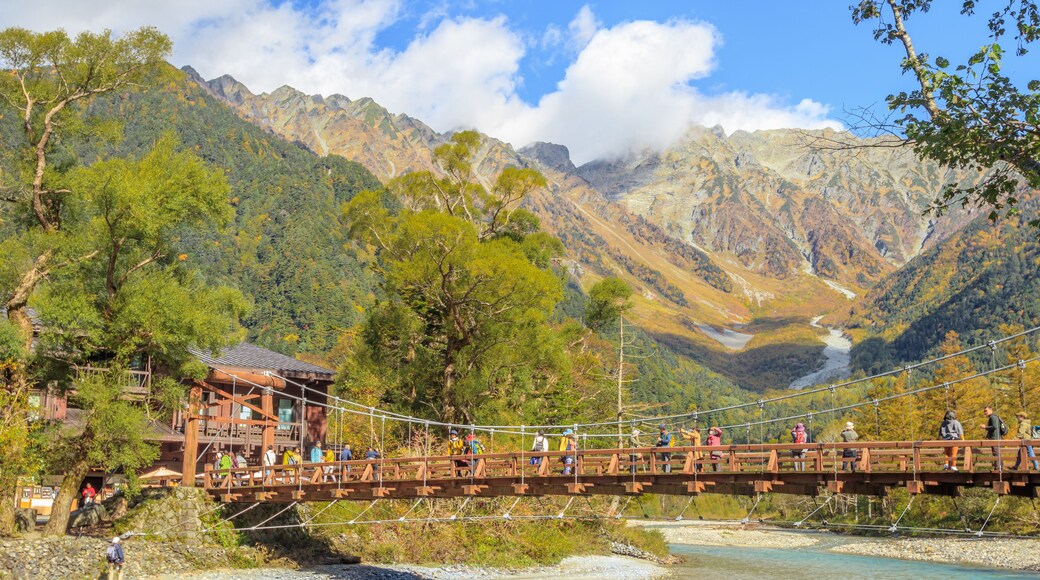 秋の上高地 穂高連峰と河童橋 長野県松本市 Kamikochi in autumn Hotaka mountain range and Kappabashi Nagano Matsumoto city