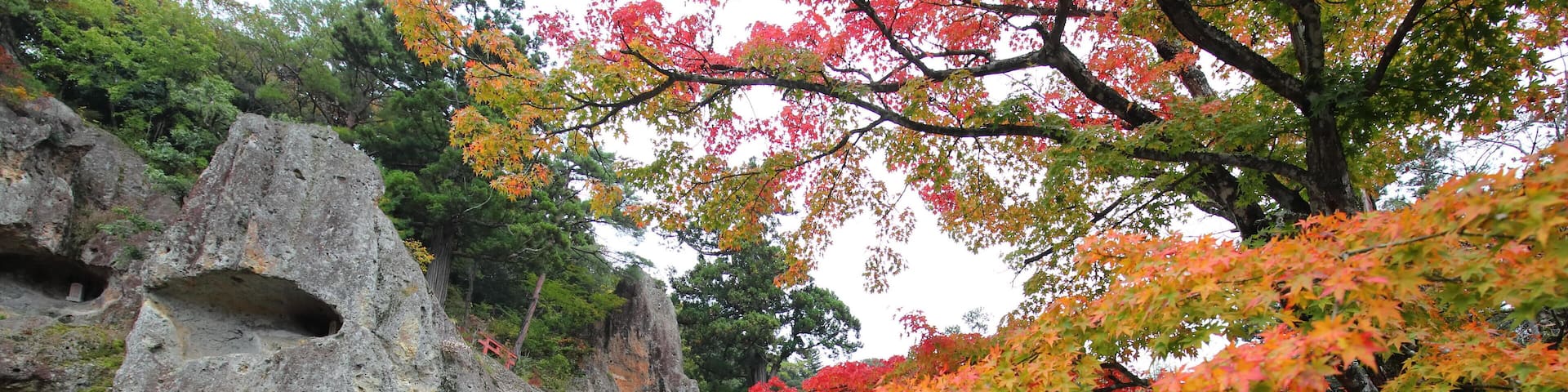 R0R54D Natadera temple Autumn leaves Kanazawa Japan