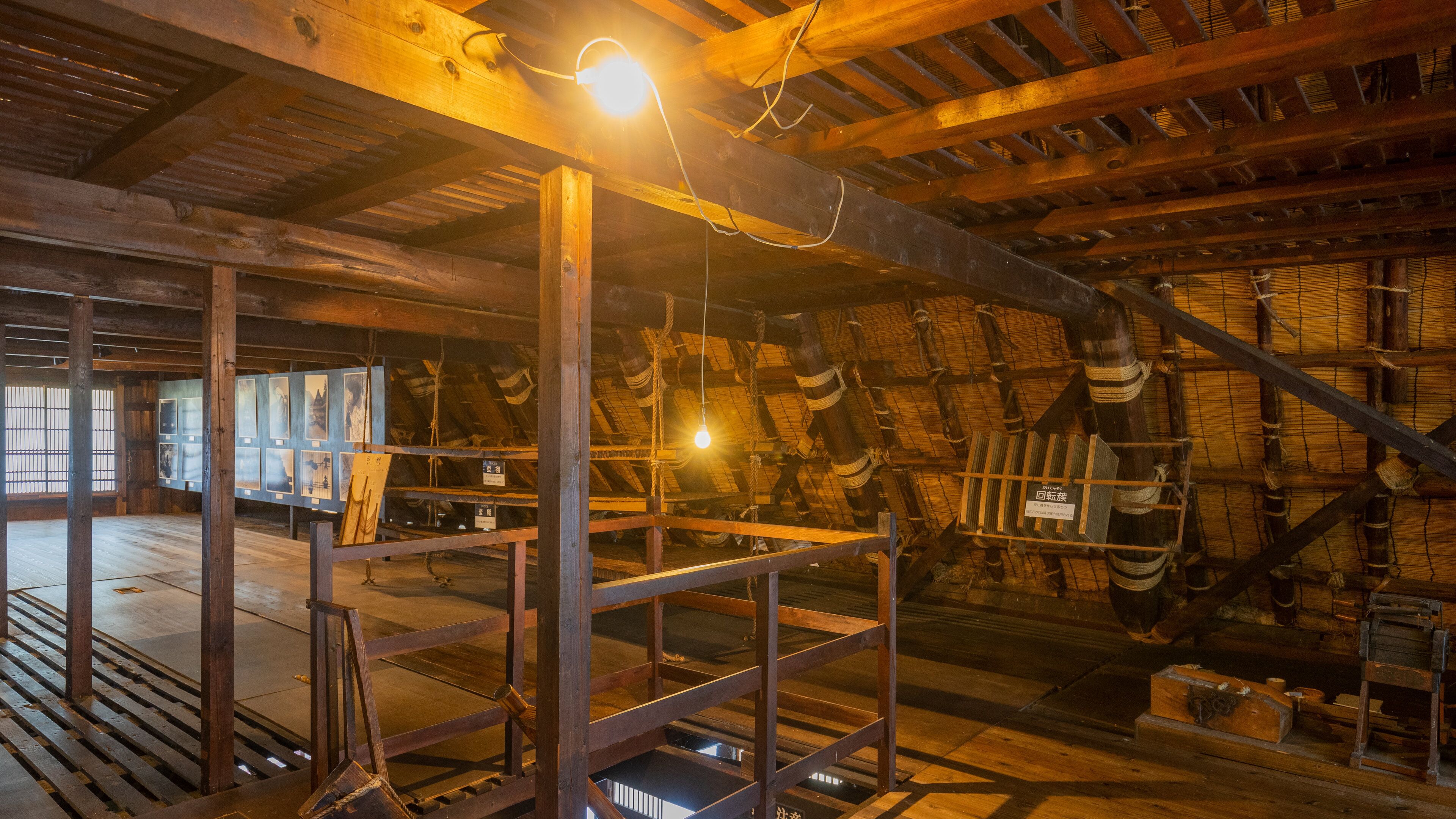 Shirakawago Gasshozukuri Homurajin Museum showing interior views