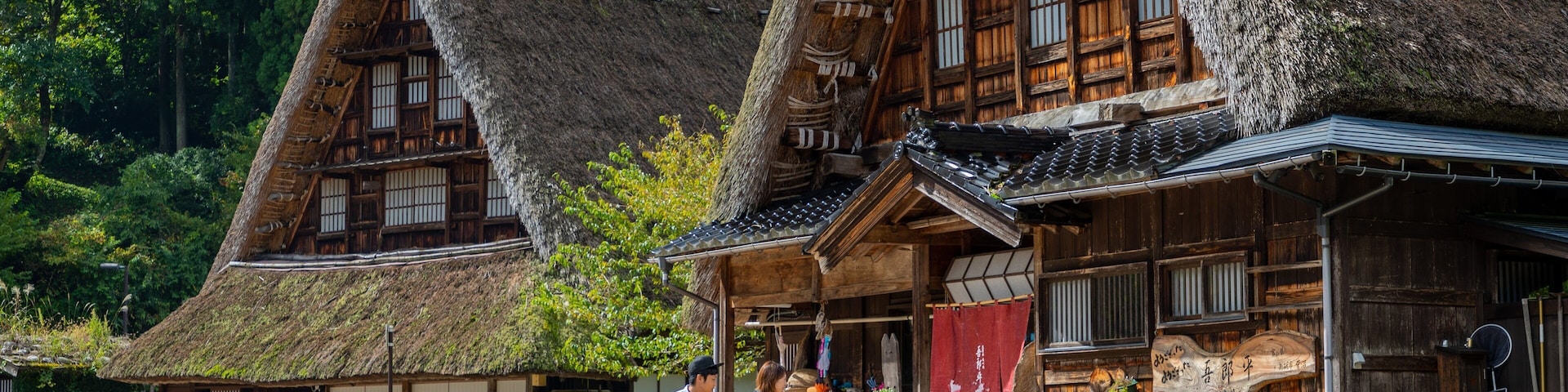 Nanto which includes street scenes and a small town or village as well as a couple