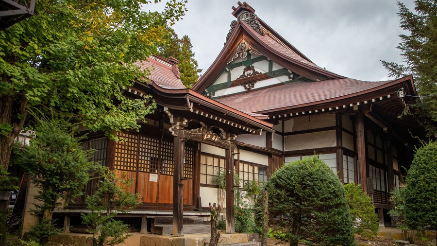 Higashiyama Walking Course which includes heritage architecture