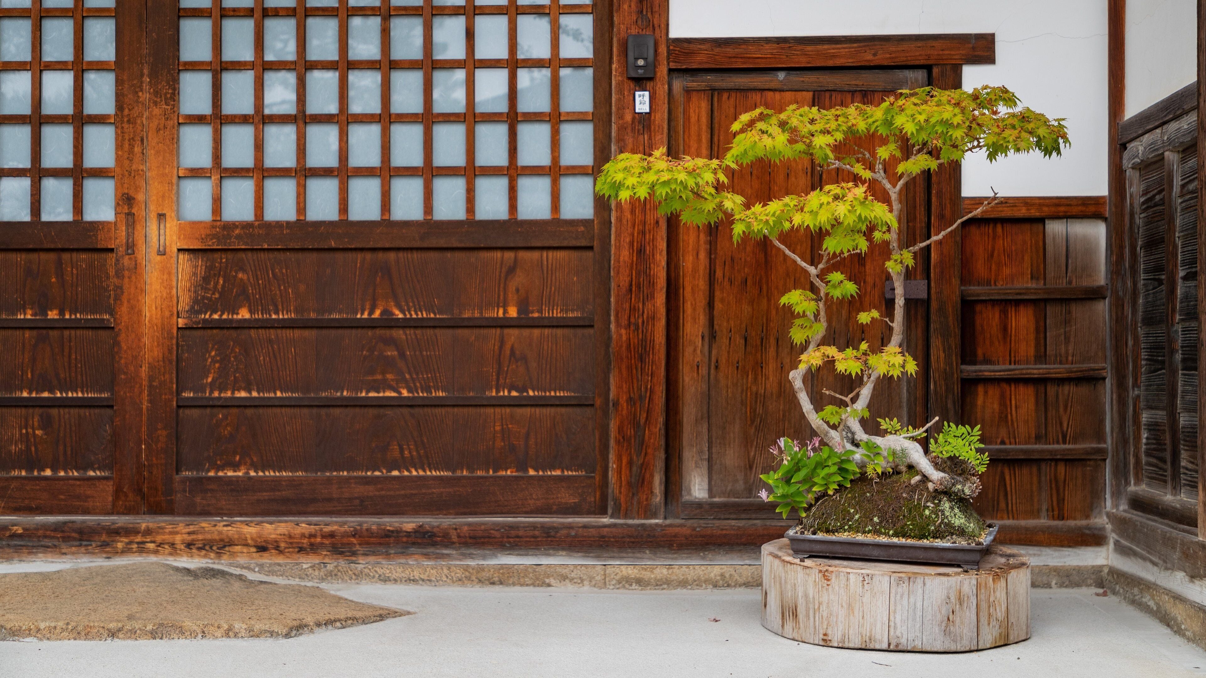 Higashiyama Walking Course featuring a garden