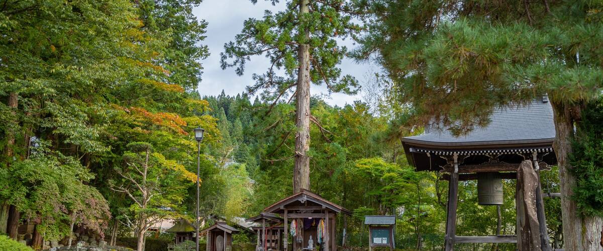 Higashiyama Walking Course featuring heritage elements
