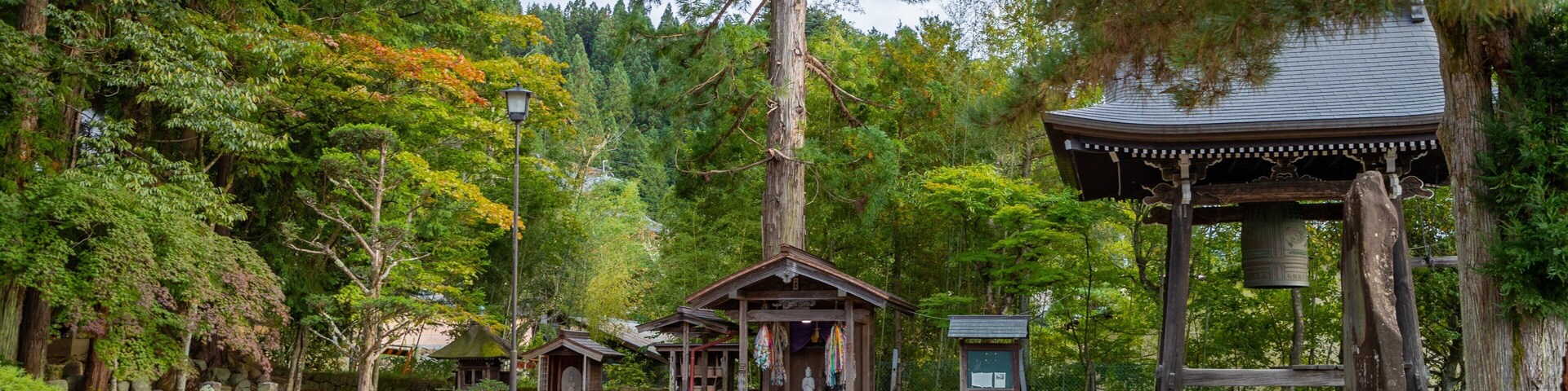 Higashiyama Walking Course featuring heritage elements