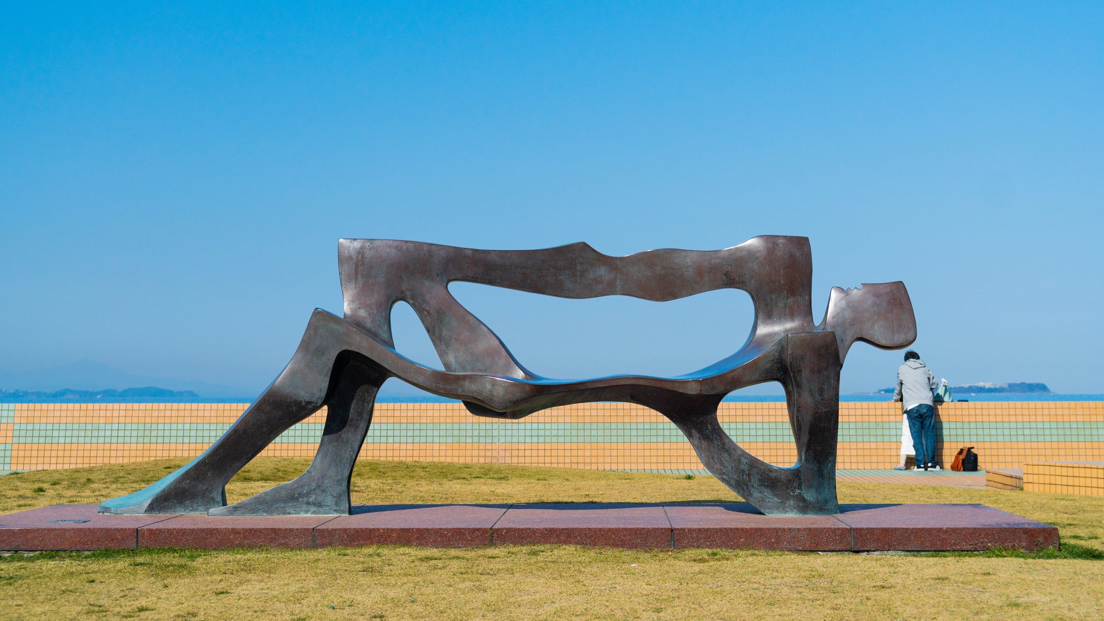 Nagisa Park featuring outdoor art and a park