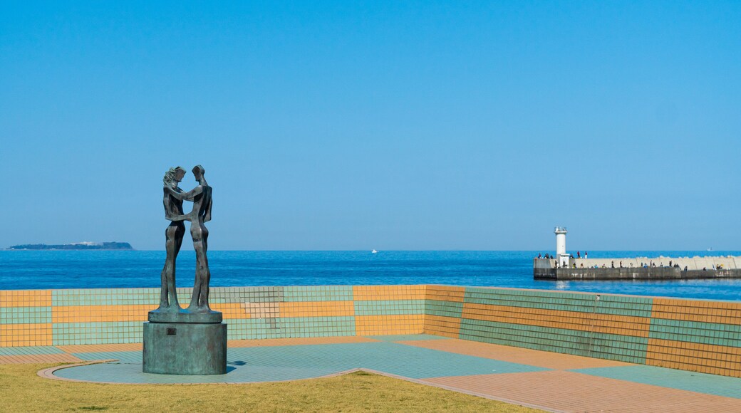 Nagisa Park which includes outdoor art and general coastal views