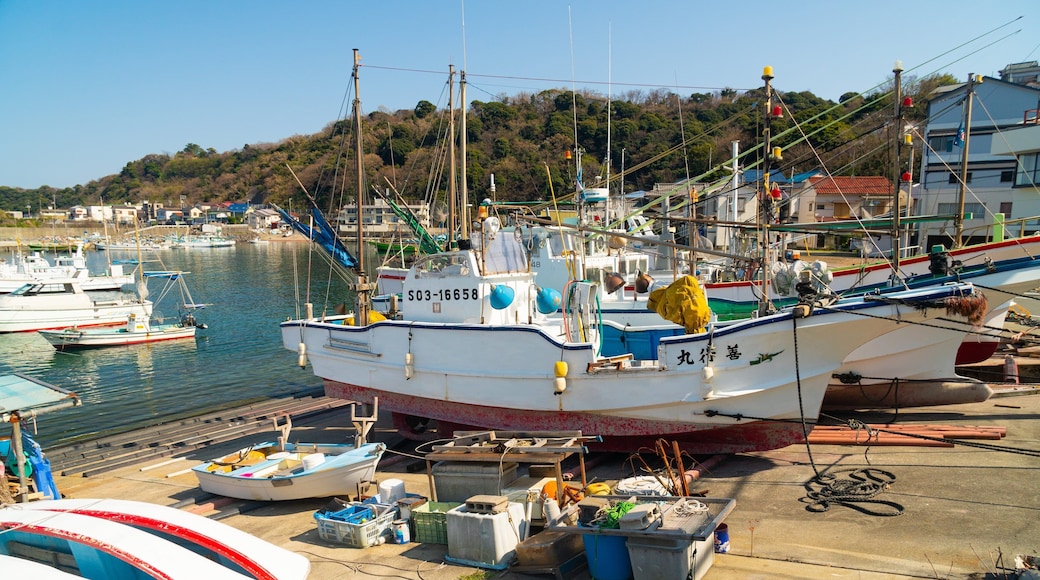 Kawana Beach showing a bay or harbor