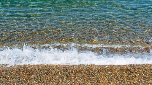 Kawana Beach which includes general coastal views and a pebble beach