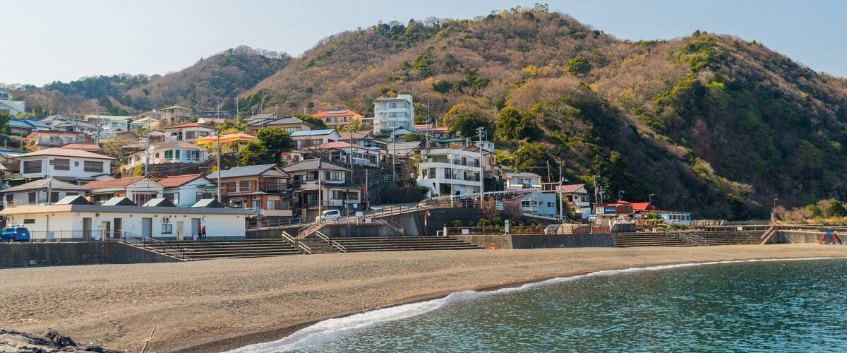 Kawana Beach which includes general coastal views and a coastal town