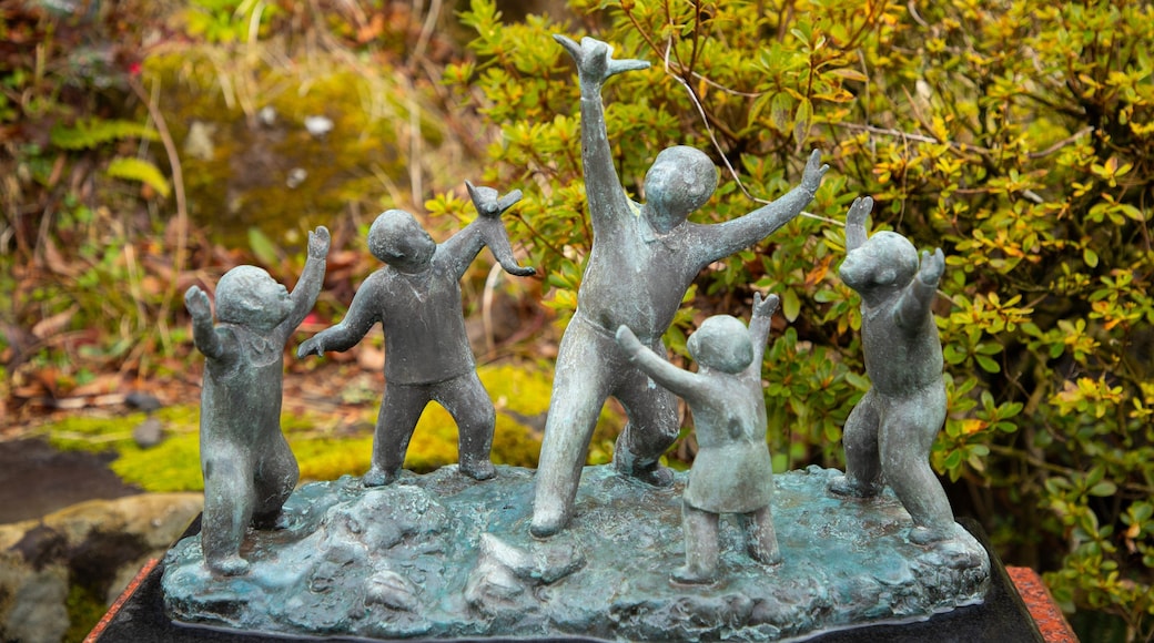 Himenosawa Park which includes outdoor art and a statue or sculpture