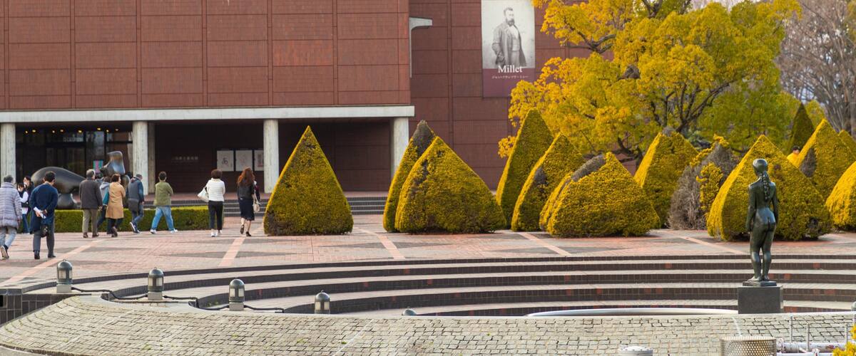 Yamanashi Prefectural Museum of Art featuring a statue or sculpture, a garden and outdoor art