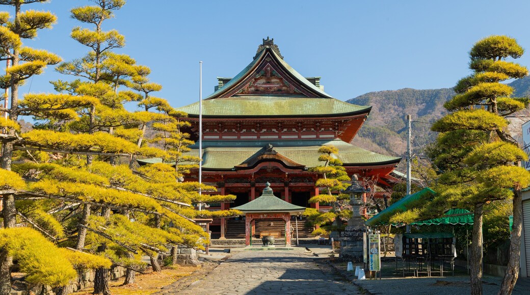 Kai Zenkoji Temple showing a temple or place of worship and heritage architecture