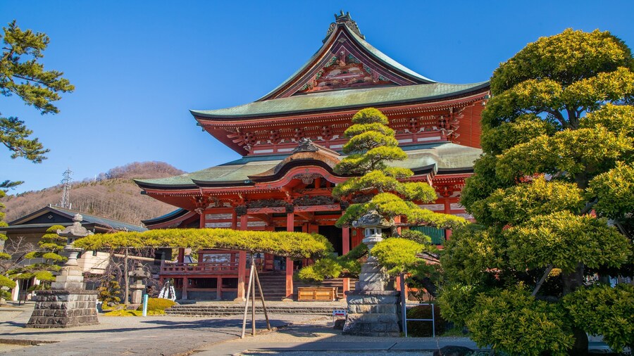 Chubu which includes a temple or place of worship and heritage architecture