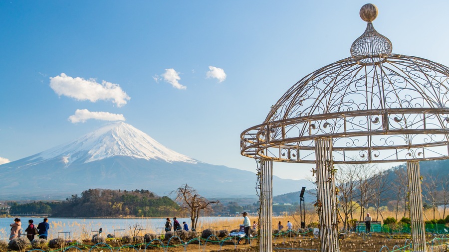 Kawaguchiko Natural Living Center showing a lake or waterhole, a sunset and a park