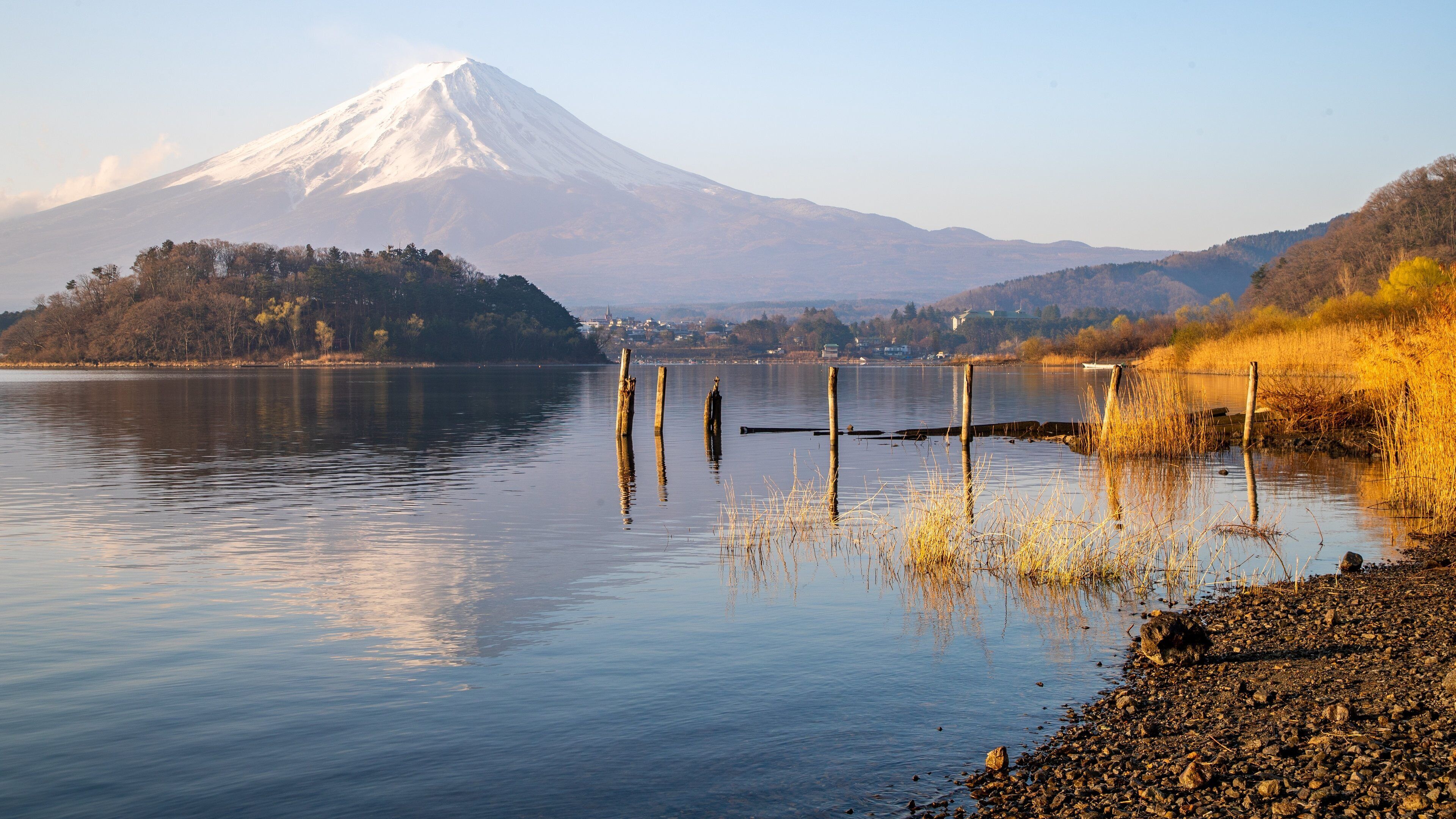 Oishi Park which includes mountains, a lake or waterhole and a sunset