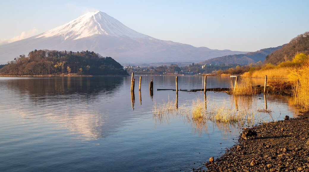 Oishi Park which includes mountains, a lake or waterhole and a sunset
