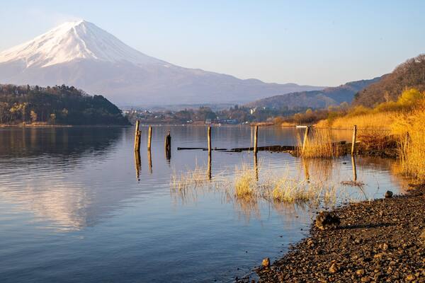 Oishi Park which includes mountains, a lake or waterhole and a sunset