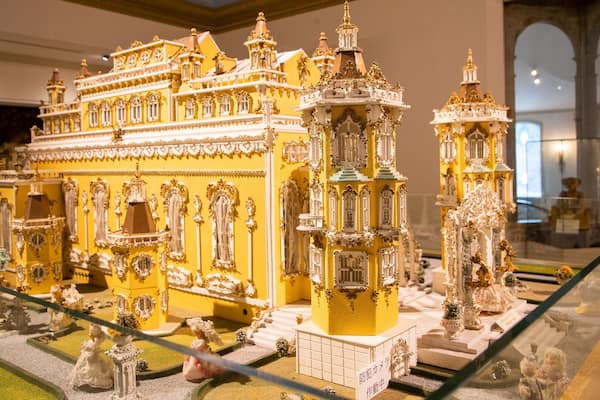 Kawaguchiko Music Forest Museum showing interior views