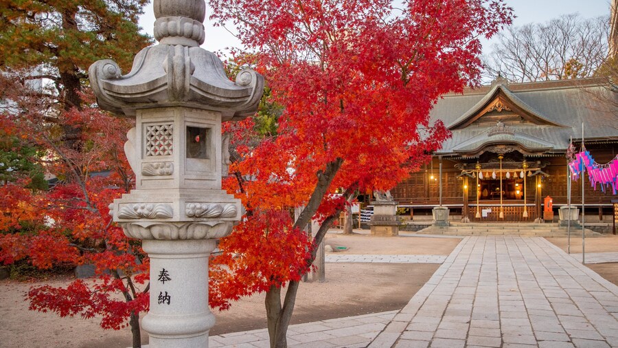 Yohashira Shrine featuring heritage elements and a temple or place of worship