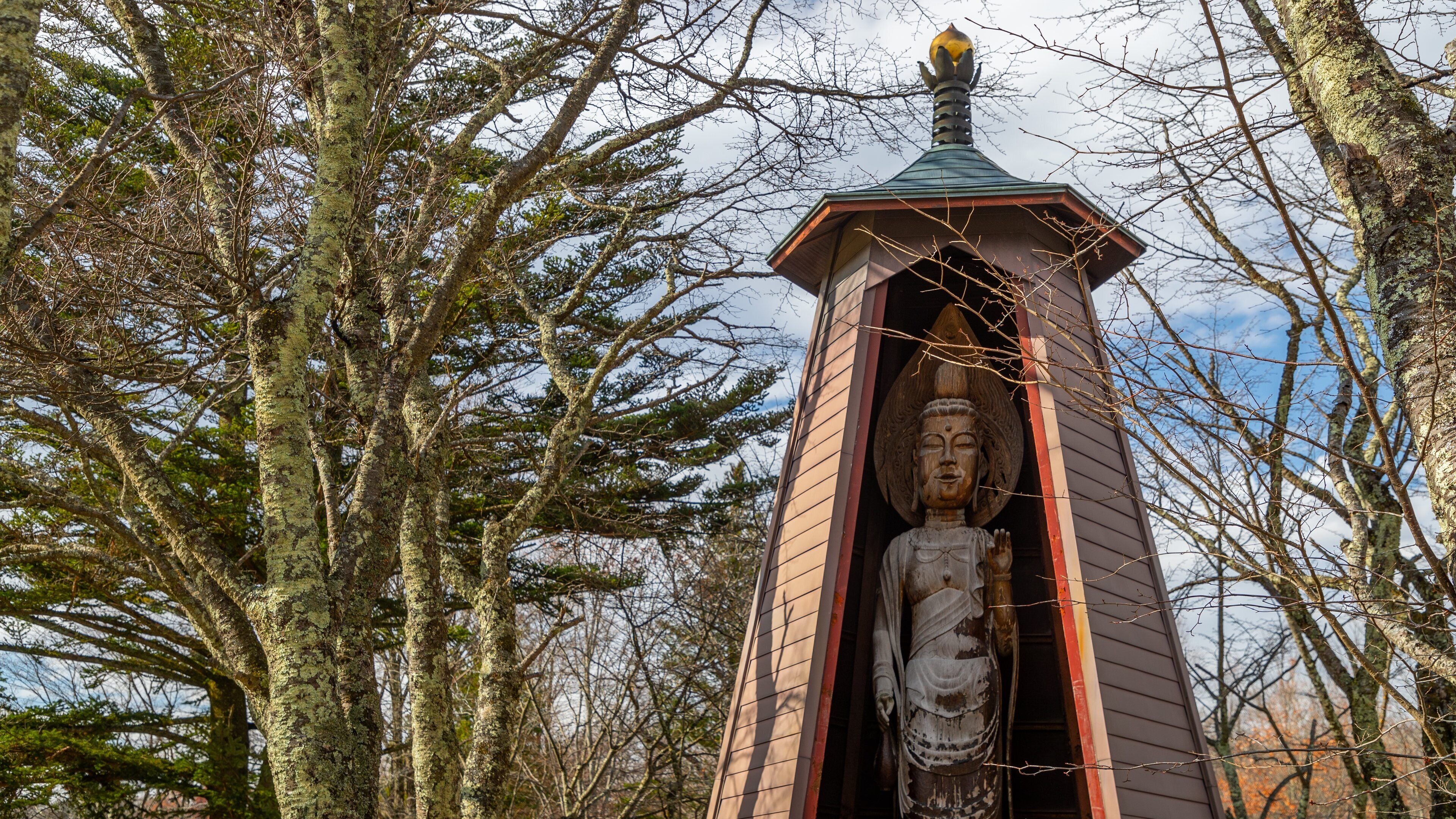 Karuizawa Taliesin which includes a statue or sculpture and heritage elements