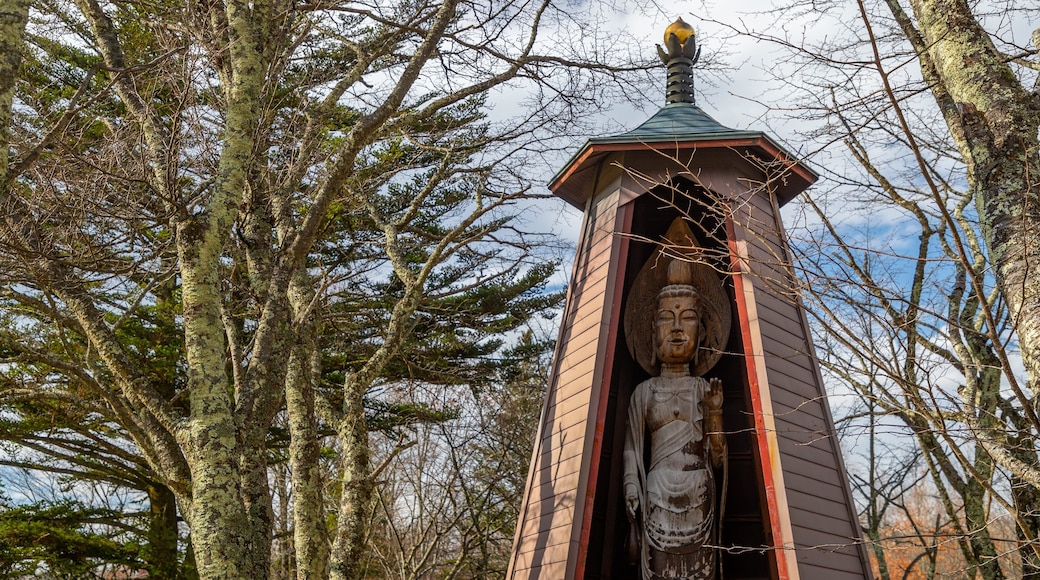 Karuizawa Taliesin which includes a statue or sculpture and heritage elements