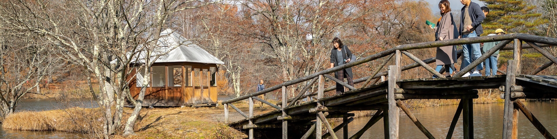Karuizawa Taliesin which includes a pond, bird life and a bridge