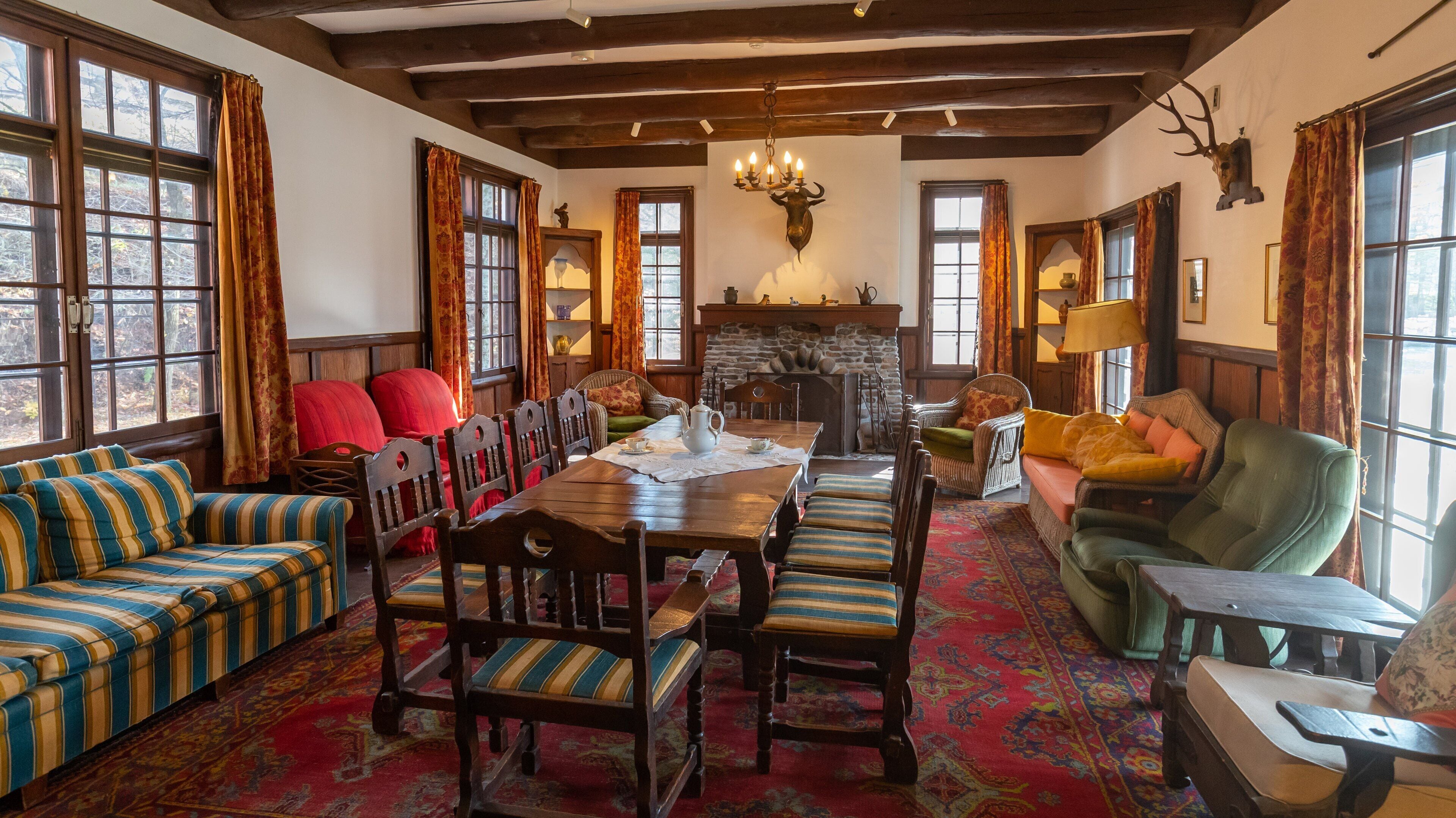 Karuizawa Taliesin featuring a house and interior views