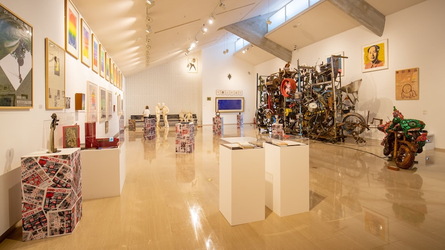 Sezon Museum of Modern Art featuring art and interior views