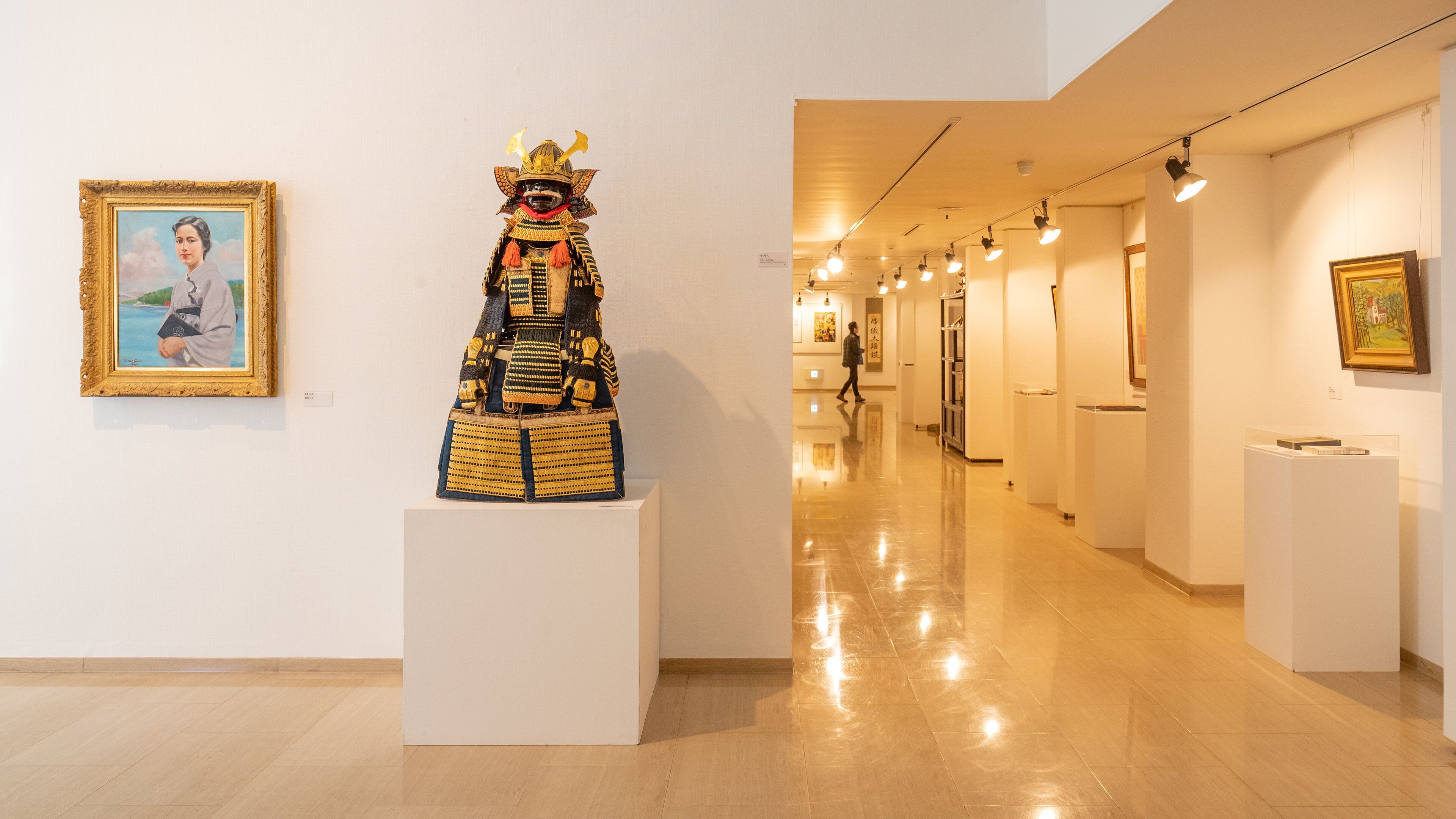 Sezon Museum of Modern Art which includes interior views and art