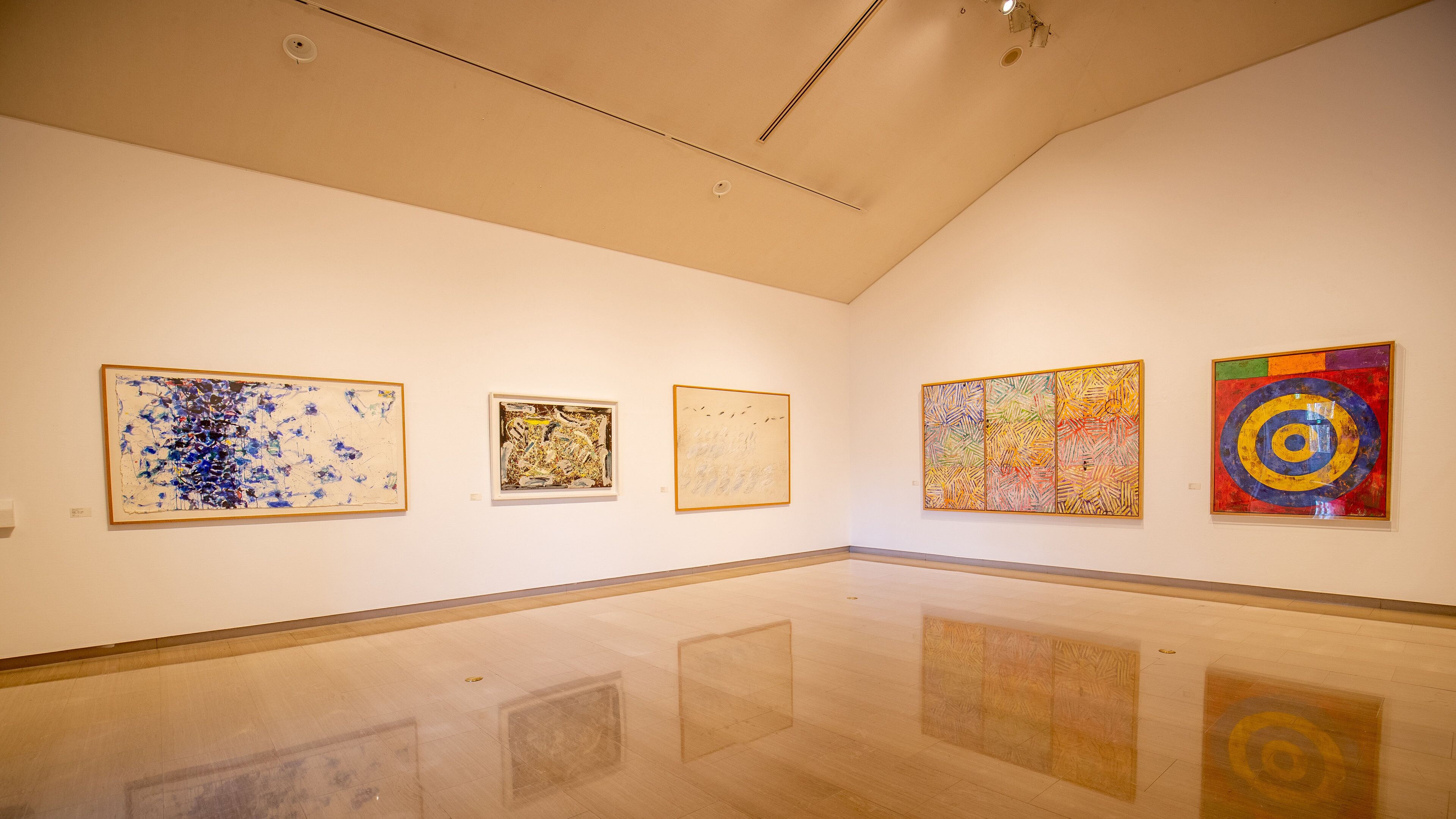 Sezon Museum of Modern Art which includes interior views and art