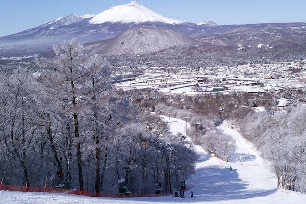 Karuizawa Prince Hotel Ski Resort showing snow, mountains and landscape views