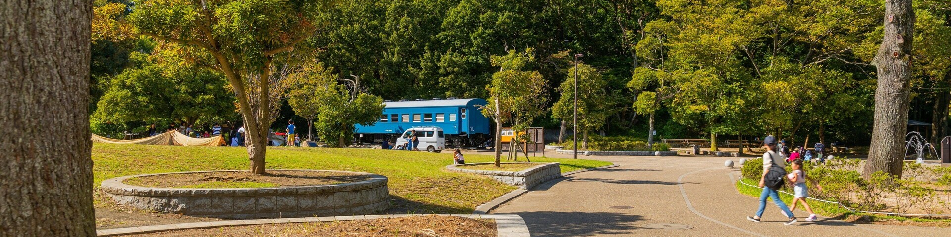 Ikuta Park showing a park