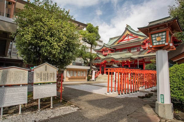 Keihin Fushimi Inari Shrine featuring heritage elements and signage