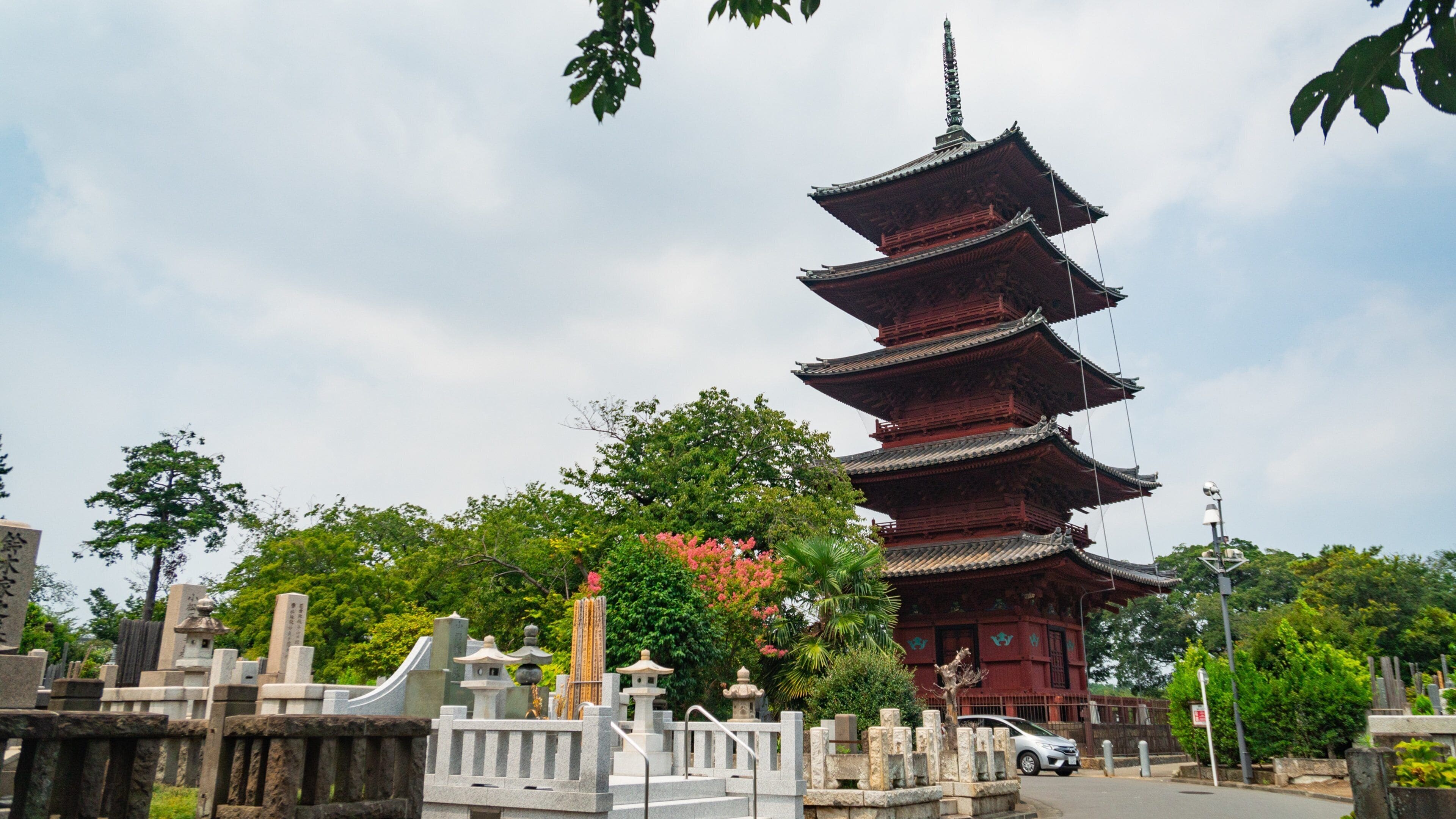 Ikegami Honmonji Temple showing a temple or place of worship and heritage architecture