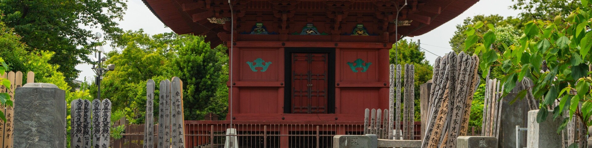 Ikegami Honmonji Temple showing a temple or place of worship and heritage elements