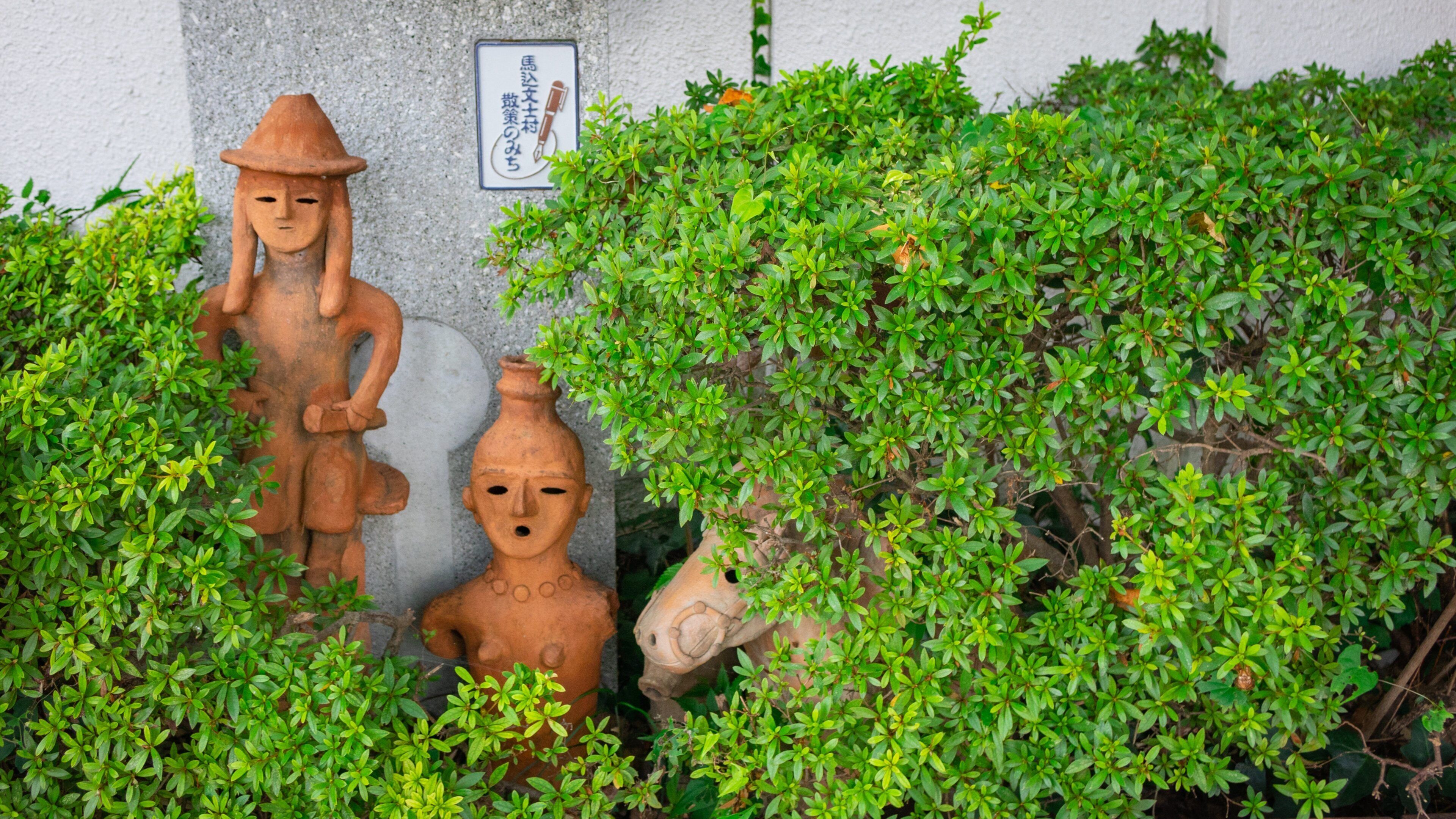 Folk Museum of Ota Borough showing outdoor art and a garden