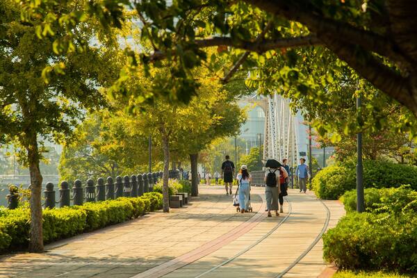 Kishamichi Promenade featuring a park