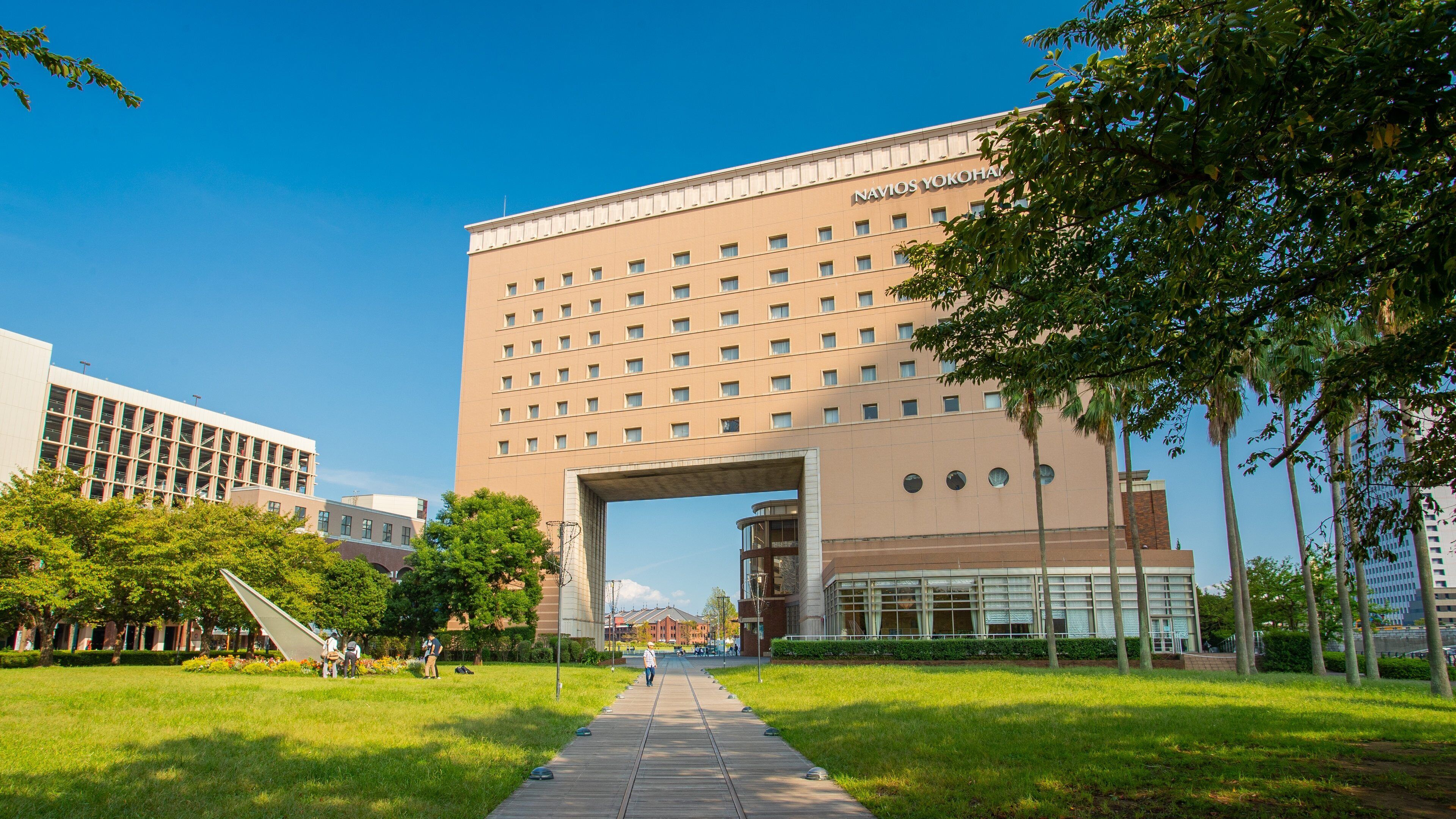 Kishamichi Promenade featuring a park