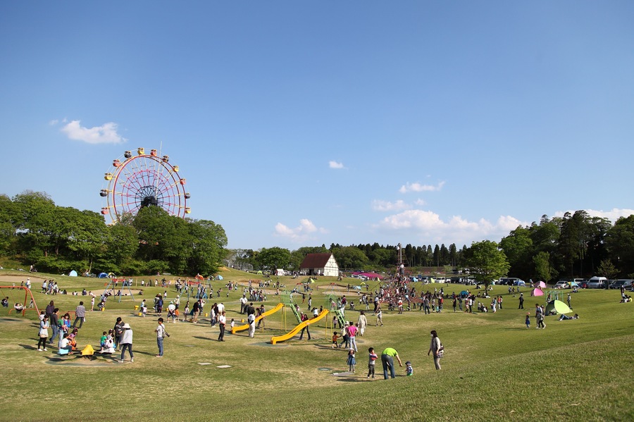 Country Farm Tokyo German Village is a Theme Park. Great spot for spending time with family in nature. There are a huge play ground, kids' facilities, flower gardens