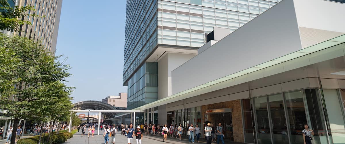 Keyaki Hiroba showing street scenes and a city