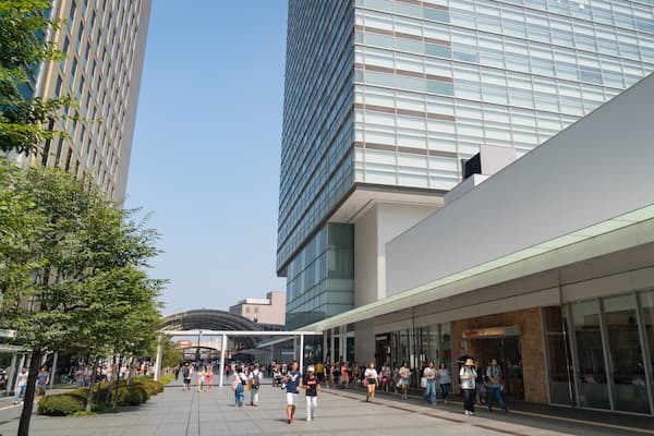 Keyaki Hiroba showing street scenes and a city