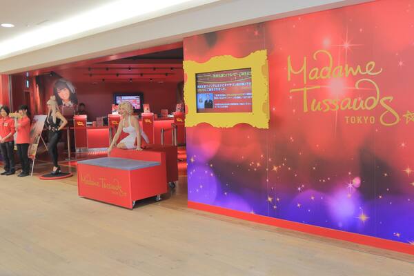 GD7P8N Madame Tussauds amusement park in Odaiba Tokyo Japan.