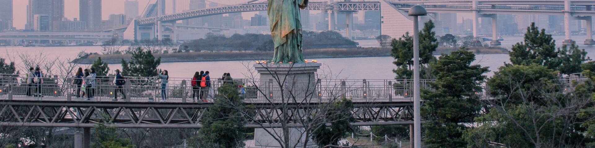 Statue of liberty with rainbow bridge in Odaiba seaside park