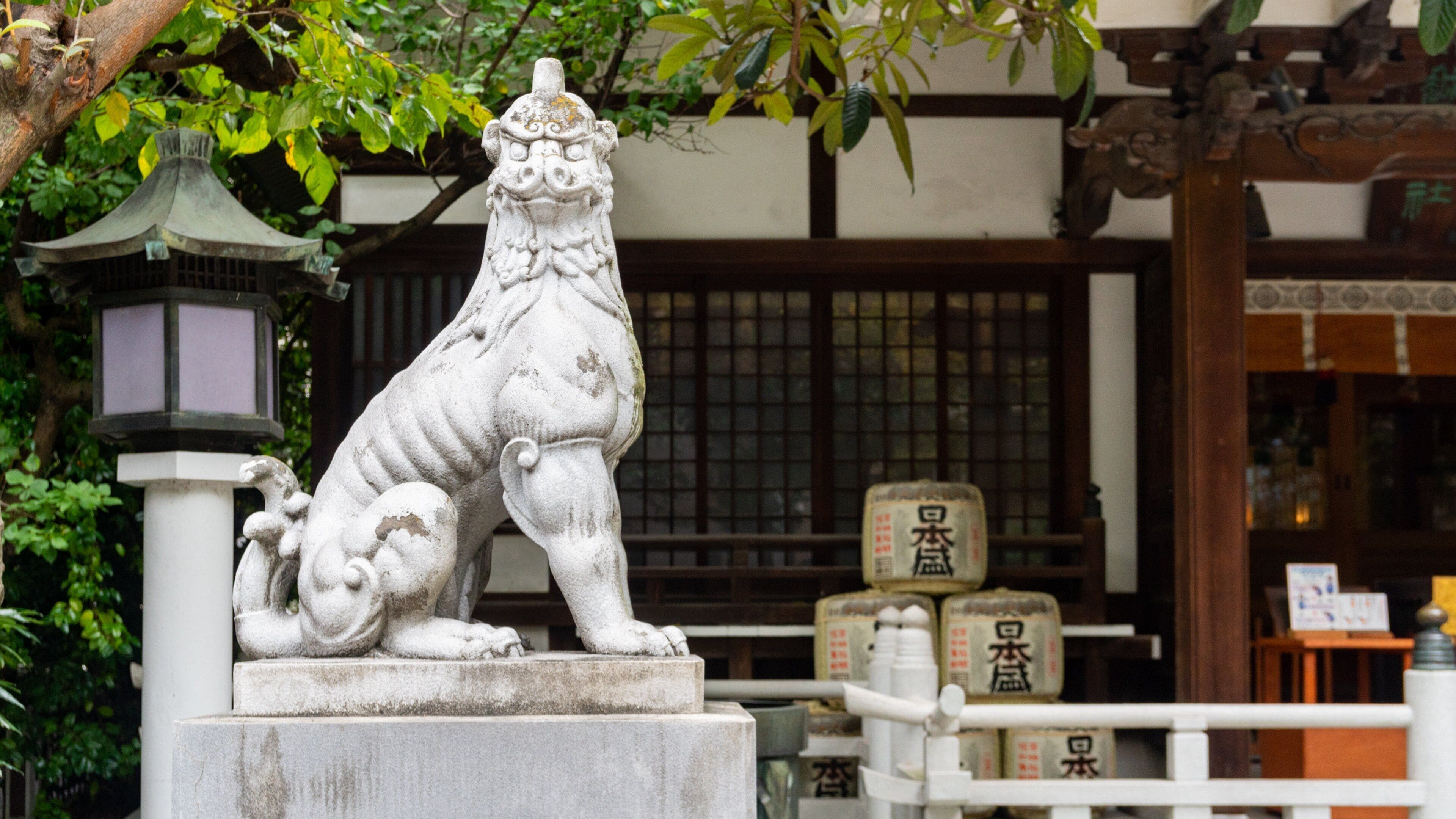 Torigoe Shrine featuring heritage elements and a statue or sculpture