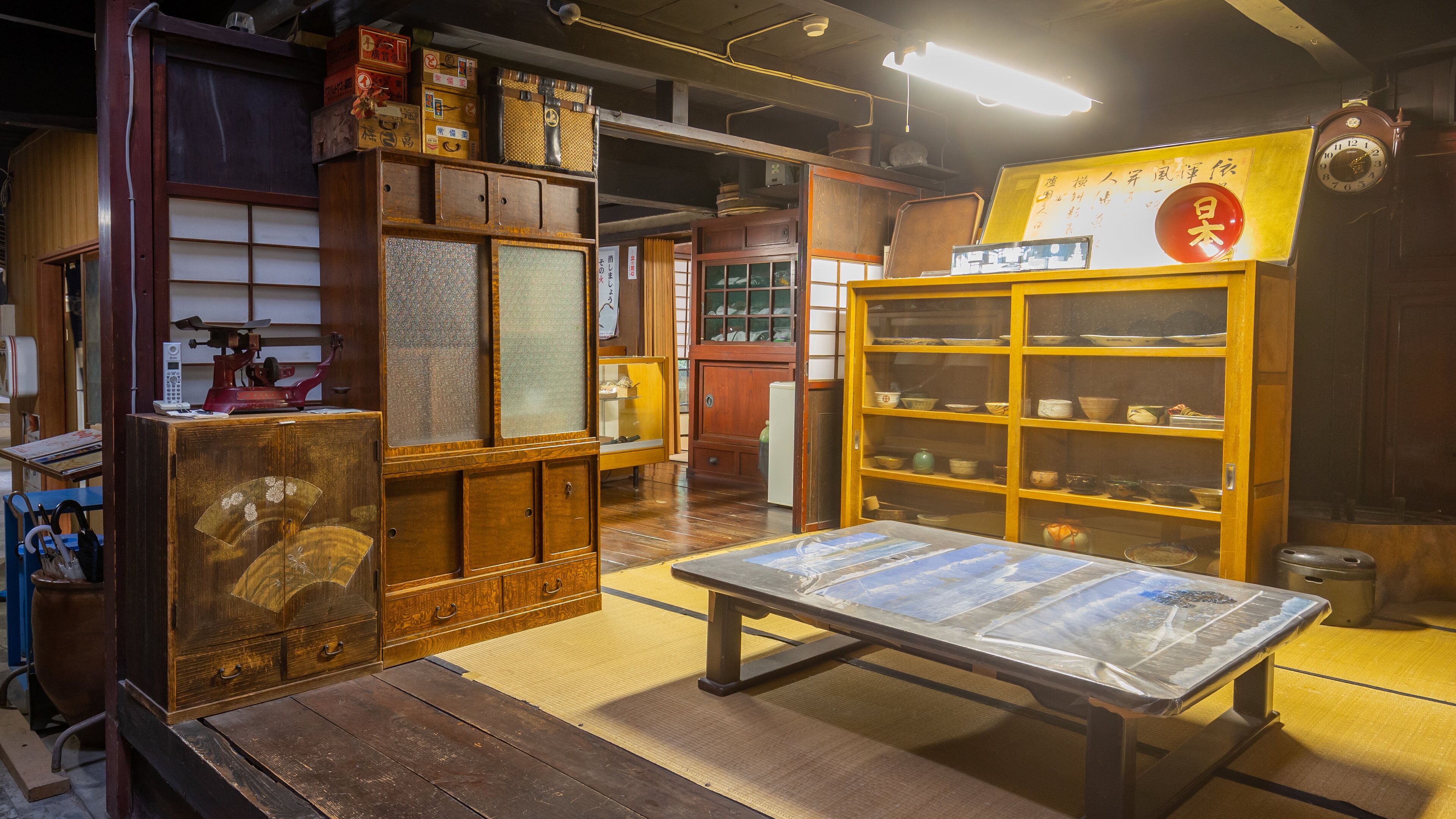 Wholesale Merchant Morike showing heritage elements and interior views