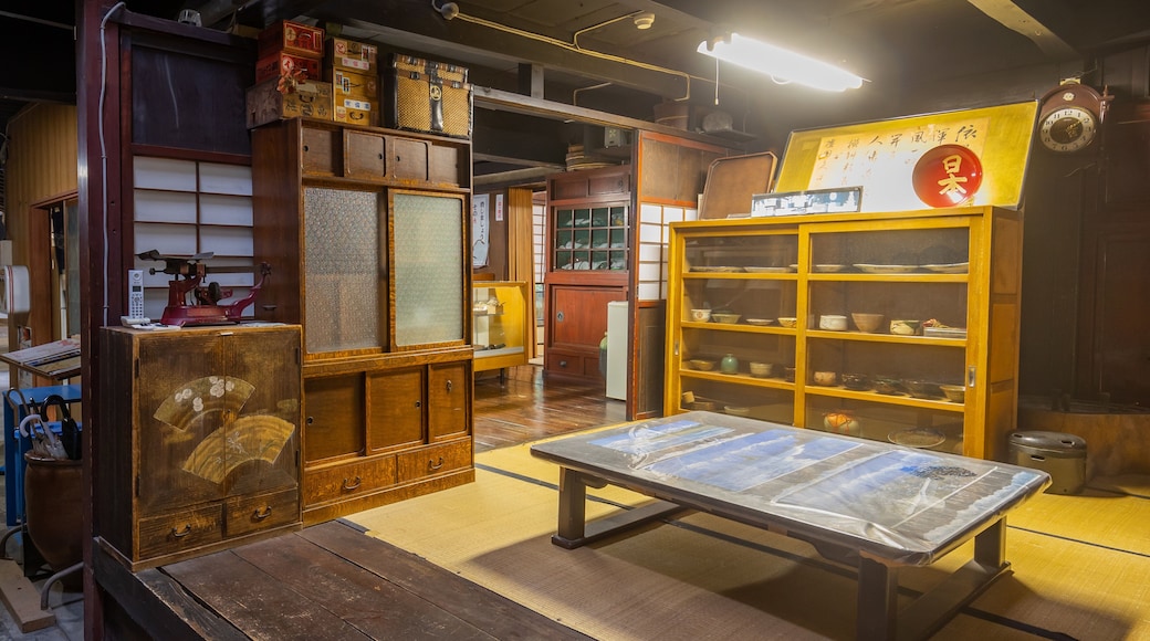 Wholesale Merchant Morike showing heritage elements and interior views