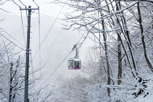 スキー場のゴンドラ・ロープウェイ(Ski resort gondola lift)