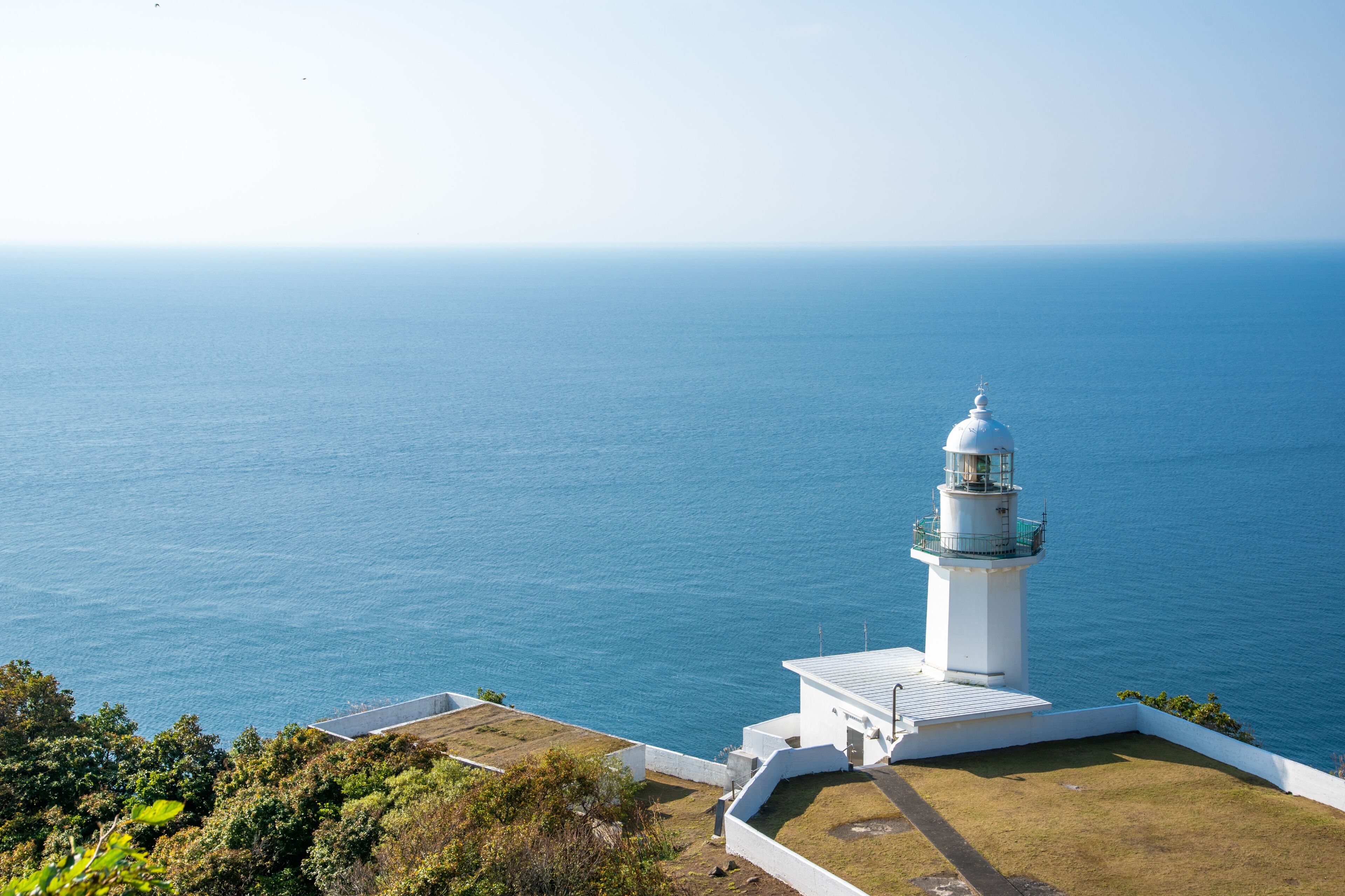 晴れた日の地球岬灯台 / 北海道室蘭市の観光イメージ