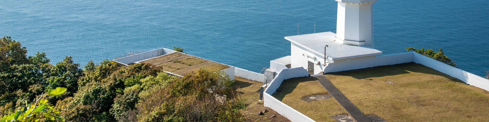 晴れた日の地球岬灯台 / 北海道室蘭市の観光イメージ