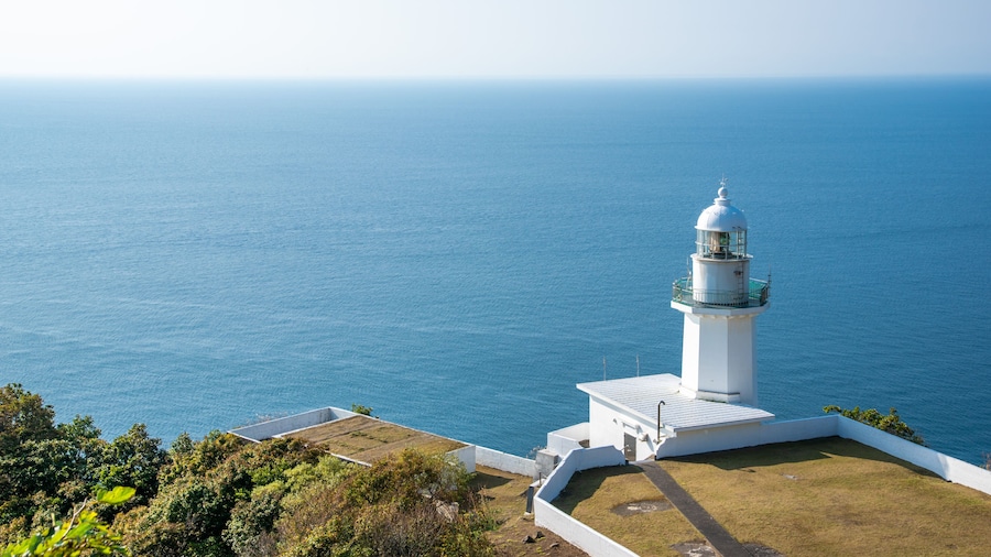 晴れた日の地球岬灯台 / 北海道室蘭市の観光イメージ